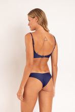 Carregar imagem no visualizador da galeria, Model Back: Rio De Sol Soutien Top Touch-Marinho Paola
