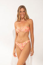 Carregar imagem no visualizador da galeria, Model Front: Rio De Sol Calcinha Bottom Ditsy-Butter Nice-Fio

