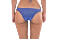 Carregar imagem no visualizador da galeria, Model Back: Rio De Sol Calcinha Calcinha Radiante Azul Marinho Cropped
