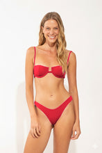 Carregar imagem no visualizador da galeria, Model Front: Wednesday In Hawaii By Rio De Sol Soutien Top Hibiscus Shell
