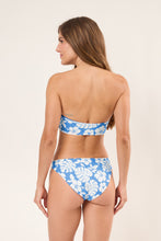 Carregar imagem no visualizador da galeria, Model Back: Wednesday In Hawaii By Rio De Sol Soutien Top Pua-Pacifica Lani

