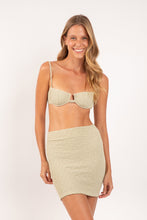 Carregar imagem no visualizador da galeria, Model Front: Rio De Sol Saia Brisa-Pistache Rubi Skirt
