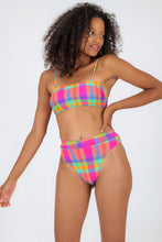 Carregar imagem no visualizador da galeria, Model Front: Rio De Sol Soutien Top Tulip-Garden Bandeau-Reto

