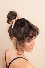 Carregar imagem no visualizador da galeria, Boho Scrunchie
