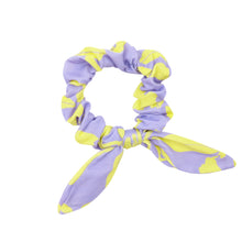 Carregar imagem no visualizador da galeria, Glow Scrunchie
