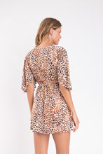 Carregar imagem no visualizador da galeria, Leopard Mini Dress
