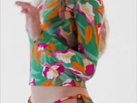 Carregar e reproduzir vídeo no visualizador da Galeria, Video: Rio De Sol Soutien Top Green-Bloom Rash-Guard
