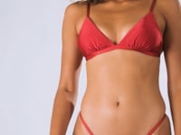 Carregar e reproduzir vídeo no visualizador da Galeria, Video: Rio De Sol Calcinha Bottom Shimmer-Divino California
