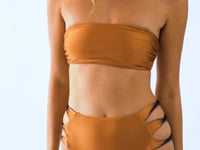 Carregar e reproduzir vídeo no visualizador da Galeria, Video: Rio De Sol Calcinha Bottom Nocciola High-Waist-Spin

