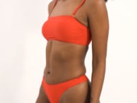 Carregar e reproduzir vídeo no visualizador da Galeria, Video: Rio De Sol Set Set Rouge Bandeau-Reto Nice-Fio
