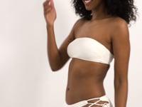 Carregar e reproduzir vídeo no visualizador da Galeria, Video: Rio De Sol Calcinha Bottom Off-White Madrid
