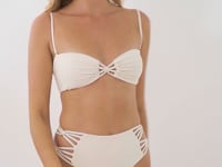 Carregar e reproduzir vídeo no visualizador da Galeria, Video: Rio De Sol Set Set Malibu-Natural Bandeau-Iris High-Waist-Spin-Iris
