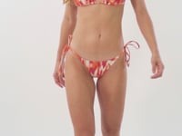 Carregar e reproduzir vídeo no visualizador da Galeria, Video: Rio De Sol Calcinha Bottom Mirage Cheeky-Tie
