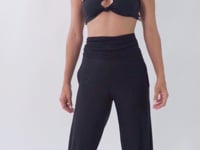 Carregar e reproduzir vídeo no visualizador da Galeria, Video: Rio De Sol Calça De Praia Black Pants Knot
