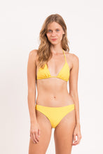 Carregar imagem no visualizador da galeria, Model Front: Rio De Sol Calcinha Bottom Amarelo Essential-Comfy
