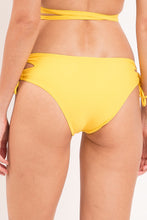 Carregar imagem no visualizador da galeria, Image 07: Rio De Sol Calcinha Bottom Amarelo Madrid
