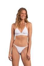Carregar imagem no visualizador da galeria, Model Front: Rio De Sol Calcinha Bottom Bora-White Cheeky-Fixa
