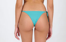 Carregar imagem no visualizador da galeria, Model Back: Rio De Sol Calcinha Bottom Breeze Ibiza
