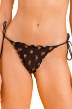 Carregar imagem no visualizador da galeria, Gallery: Rio De Sol Calcinha Bottom Cashew Frufru
