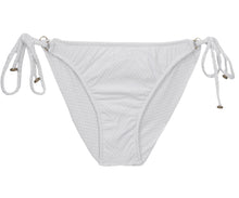 Carregar imagem no visualizador da galeria, Model Front: Rio De Sol Calcinha Bottom Cloque Branco New Comfort
