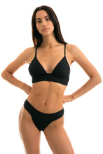 Carregar imagem no visualizador da galeria, Model Front: Rio De Sol Calcinha Bottom Cloque Preto Tri Cos
