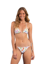 Carregar imagem no visualizador da galeria, Model Front: Rio De Sol Calcinha Bottom Countryside Frufru-Fio
