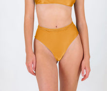 Carregar imagem no visualizador da galeria, Gallery: Rio De Sol Calcinha Bottom Damasco Hotpants
