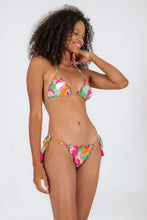 Carregar imagem no visualizador da galeria, Model Front: Rio De Sol Calcinha Bottom Green-Bloom Frufru-Fio
