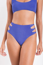 Carregar imagem no visualizador da galeria, Image 06: Rio De Sol Calcinha Bottom Malibu-Indigo Highwaist-Spin

