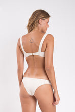 Carregar imagem no visualizador da galeria, Model Back: Rio De Sol Calcinha Bottom Malibu-Natural Essential
