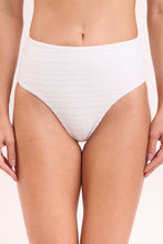 Carregar imagem no visualizador da galeria, Gallery: Rio De Sol Calcinha Bottom Memphis-White Hotpants
