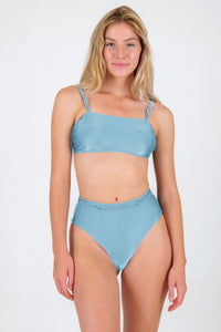 Model Front: Rio De Sol Calcinha Bottom Mirante Hotpants