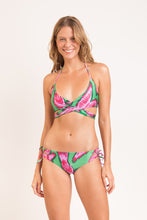 Carregar imagem no visualizador da galeria, Model Front: Rio De Sol Calcinha Bottom Parrots Madrid
