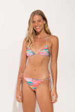 Carregar imagem no visualizador da galeria, Model Front: Rio De Sol Calcinha Bottom River Frufru
