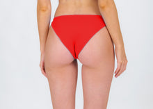 Carregar imagem no visualizador da galeria, Model Back: Rio De Sol Calcinha Bottom Rouge Essential-Comfy

