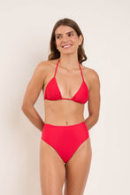 Carregar imagem no visualizador da galeria, Model Front: Rio De Sol Calcinha Bottom Rouge Hotpants
