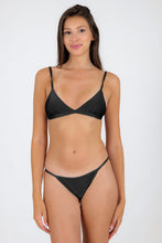 Carregar imagem no visualizador da galeria, Model Front: Rio De Sol Calcinha Bottom Shimmer-Black California
