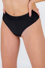 Carregar imagem no visualizador da galeria, Gallery: Rio De Sol Calcinha Bottom Shimmer-Black Hotpants
