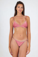 Carregar imagem no visualizador da galeria, Model Front: Rio De Sol Calcinha Bottom Shimmer-Confetti California
