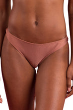 Carregar imagem no visualizador da galeria, Gallery: Rio De Sol Calcinha Bottom Shimmer-Copper Essential
