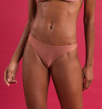 Carregar imagem no visualizador da galeria, Image 09: Rio De Sol Calcinha Bottom Shimmer-Copper Essential
