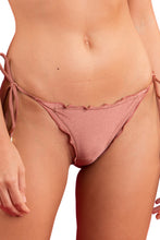 Carregar imagem no visualizador da galeria, Gallery: Rio De Sol Calcinha Bottom Shimmer-Copper Frufru
