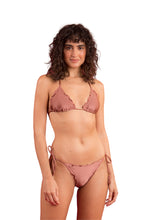 Carregar imagem no visualizador da galeria, Model Front: Rio De Sol Calcinha Bottom Shimmer-Copper Frufru
