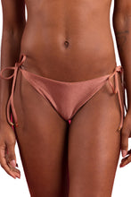 Carregar imagem no visualizador da galeria, Gallery: Rio De Sol Calcinha Bottom Shimmer-Copper Ibiza-Comfy
