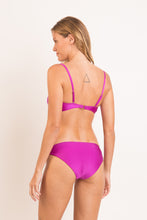 Carregar imagem no visualizador da galeria, Model Back: Rio De Sol Calcinha Bottom Shimmer-Gaia Essential-Comfy

