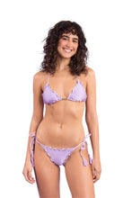 Carregar imagem no visualizador da galeria, Model Front: Rio De Sol Calcinha Bottom Shimmer-Harmonia Frufru-Fio
