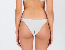 Carregar imagem no visualizador da galeria, Image 06: Rio De Sol Calcinha Bottom Shimmer-White Essential
