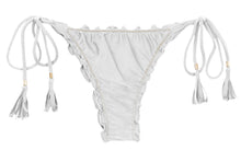 Carregar imagem no visualizador da galeria, Product Front: Rio De Sol Calcinha Bottom Shimmer-White Frufru-Fio

