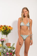 Carregar imagem no visualizador da galeria, Model Front: Rio De Sol Calcinha Bottom Tiny-Garden Frufru
