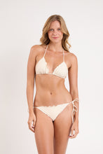 Carregar imagem no visualizador da galeria, Model Front: Rio De Sol Calcinha Bottom Touch-Natural Frufru
